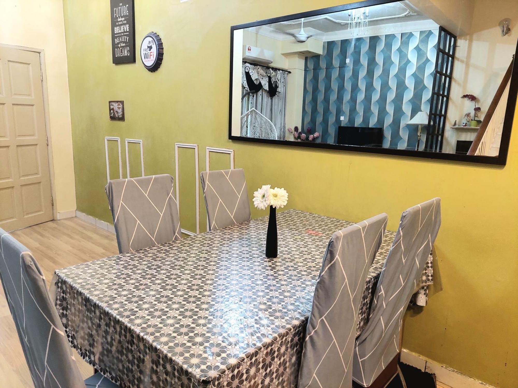 E&A Homestay Klia/ Sepang/ Nilai Exterior foto