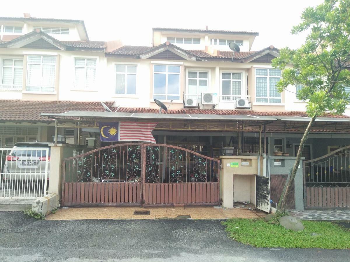 E&A Homestay Klia/ Sepang/ Nilai Exterior foto