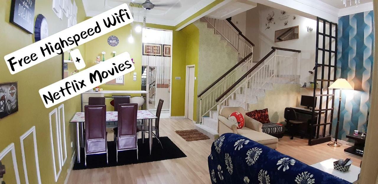 E&A Homestay Klia/ Sepang/ Nilai Exterior foto