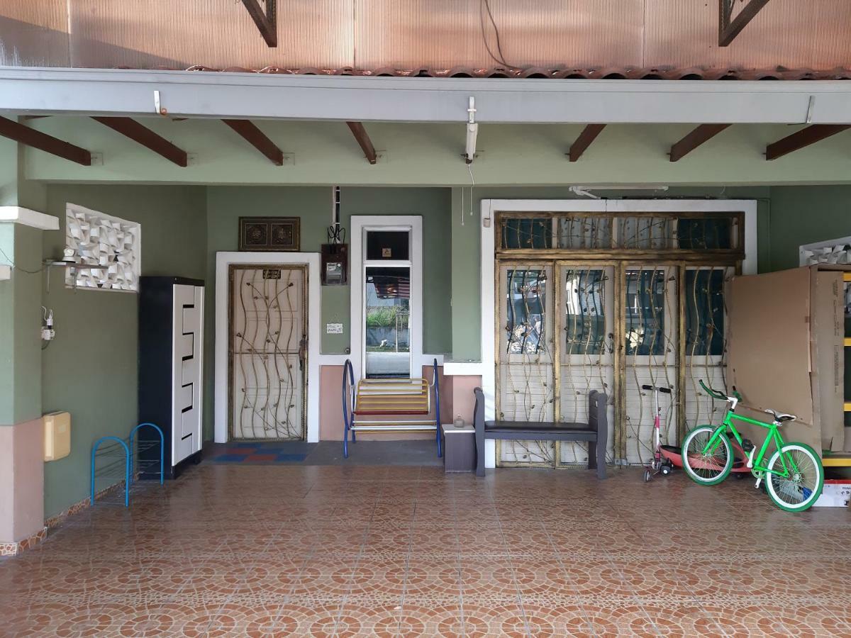 E&A Homestay Klia/ Sepang/ Nilai Exterior foto